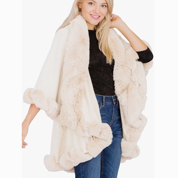 Nu Shuz Luxury Layered Beige Faux Fur Collared Cape Coat One Size - Picture 3 of 5